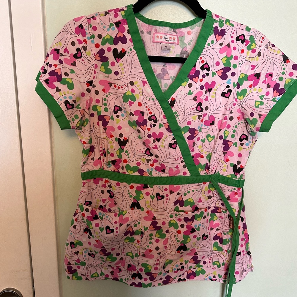 Scrub top